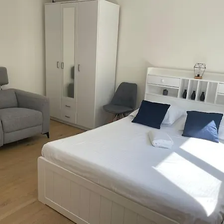 Apartment Studio Proche De La Gare ! *