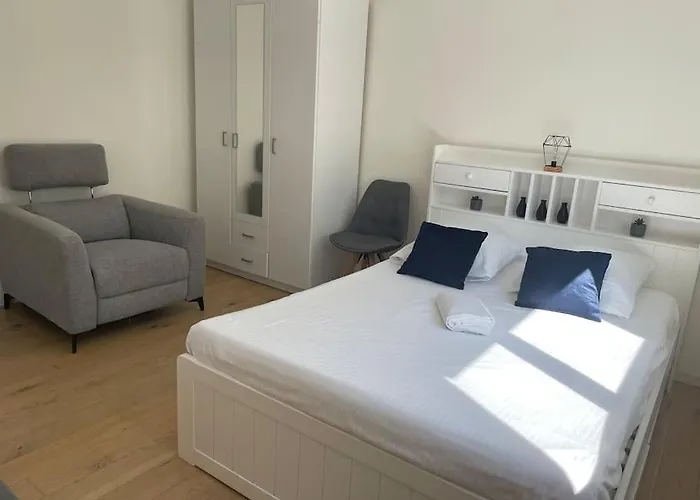 Apartment Studio Proche De La Gare ! *